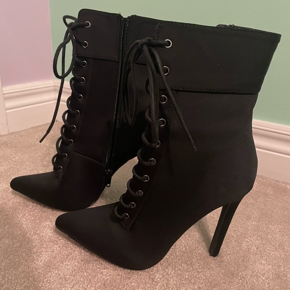 Fashion Nova Elektra booties - Picture 2 of 5